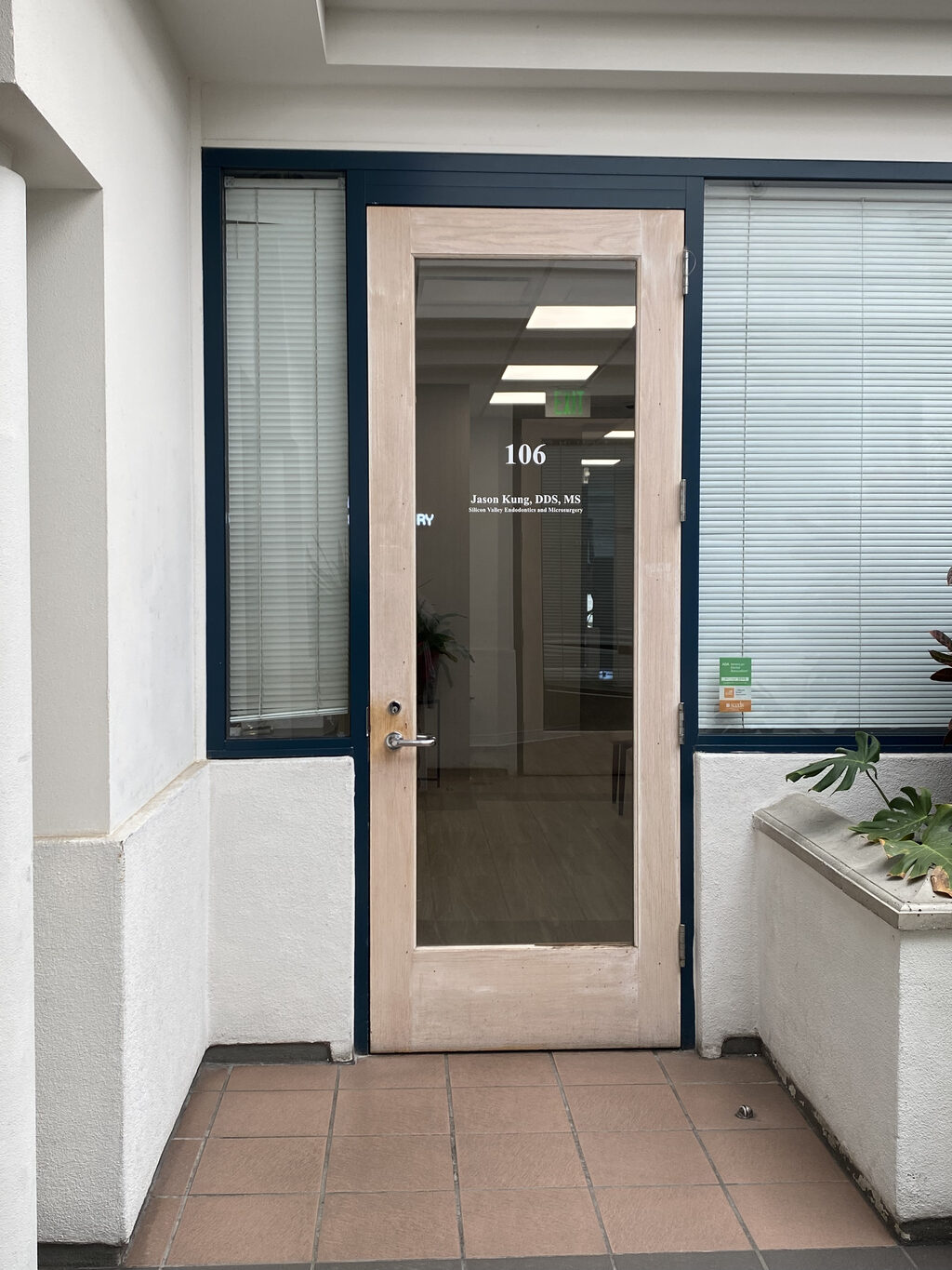 Clinic entrance door at Suite 106, 1565 Hollenbeck Avenue, Sunnyvale — glass door with Jason Kung DDS MS name lettering