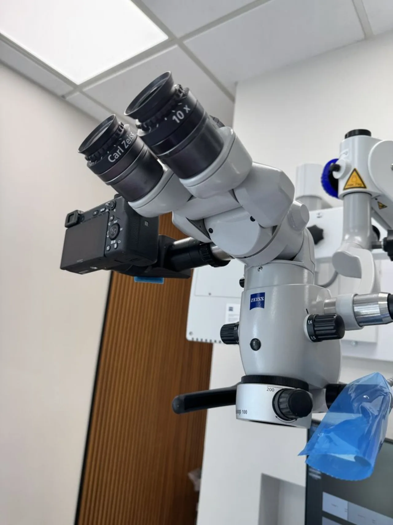 Carl Zeiss OPMI surgical microscope used for root canal treatment at Silicon Valley Endodontics.
